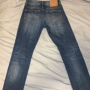 AMERICAN EAGLE STRAIGHT JEANS! Barely worn 🚭 home
